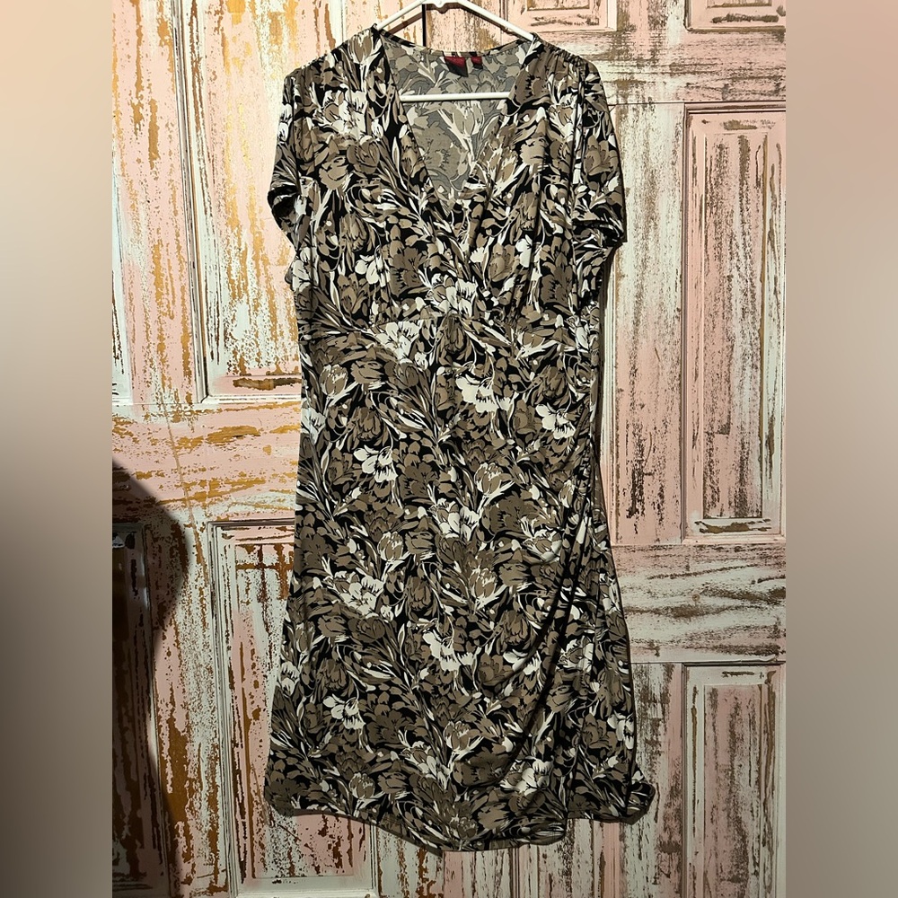 212 Collection Black and Cream Leaf Print Dress